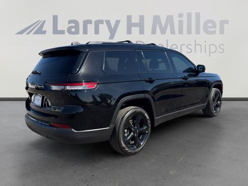 Used 2025 Jeep Grand Cherokee L Limited w/ Black Appearance Package AWD/4WD image 5