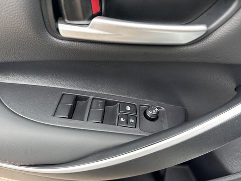 Used 2025 Toyota Corolla SE image 18