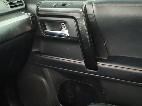 Used 2021 Toyota 4Runner TRD Off-Road Premium w/ Moonroof Package AWD/4WD image 31