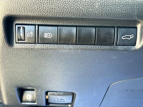 Used 2022 Toyota RAV4 XLE w/ Convenience Package AWD/4WD image 11