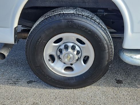 Used 2023 Chevrolet Express 2500 w/ Driver Convenience Package image 4