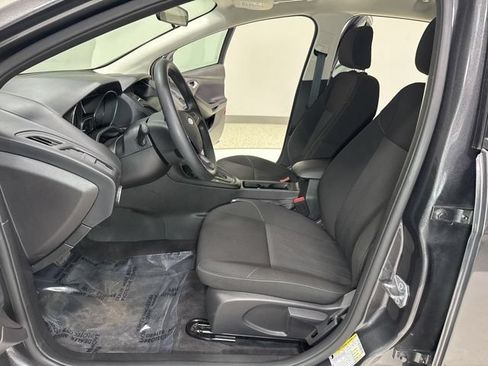 Used 2018 Ford Focus SE FWD image 11