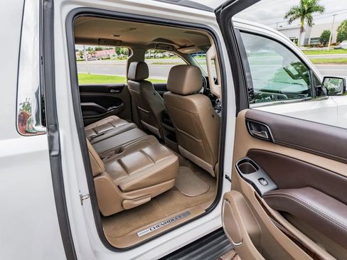 Used 2019 Chevrolet Suburban LT RWD image 40