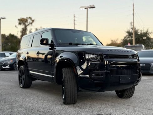 Used 2024 Land Rover Defender 130 X-Dynamic SE image 4