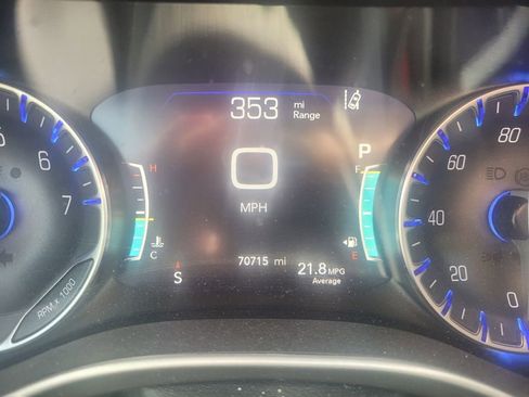 Used 2023 Chrysler Pacifica Touring-L AWD/4WD image 6