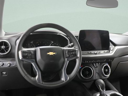 Used 2025 Chevrolet Blazer LT image 9