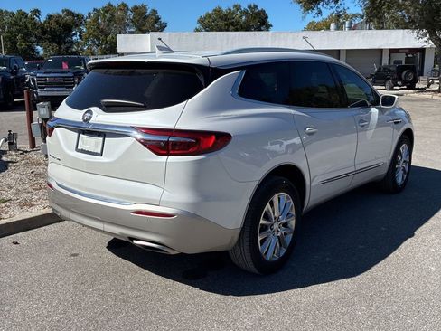 Used 2020 Buick Enclave Essence w/ Sound and Sites Package image 6
