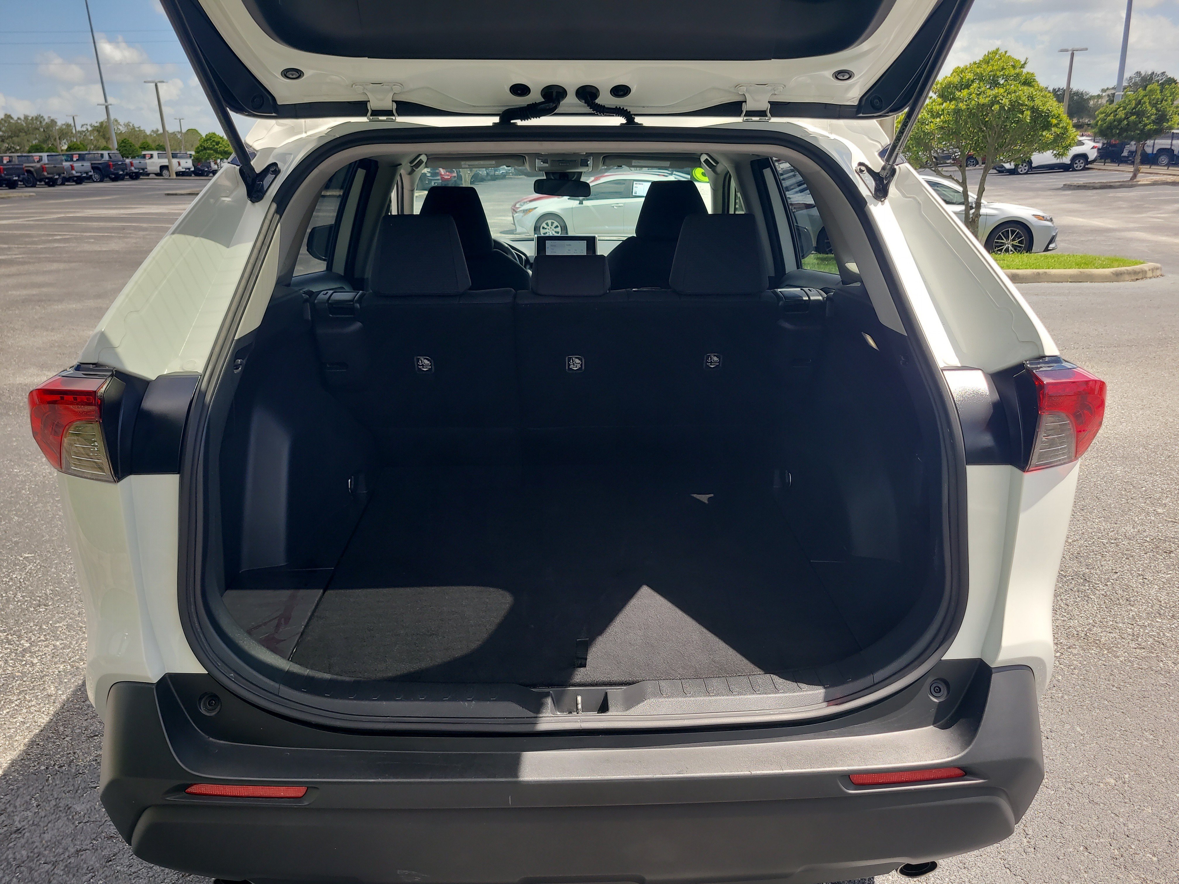 Certified 2025 Toyota RAV4 LE AWD/4WD image 11