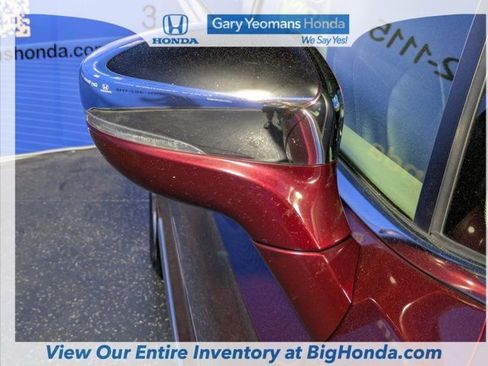 Used 2018 Chrysler Pacifica Limited image 10