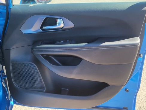 Used 2026 Chrysler Pacifica Select FWD image 18