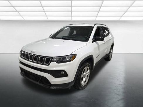 Used 2024 Jeep Compass Latitude AWD/4WD image 8