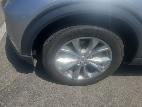Certified 2023 Ford Explorer Limited AWD/4WD image 3