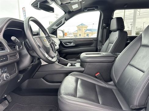 Used 2024 Chevrolet Suburban LT image 12