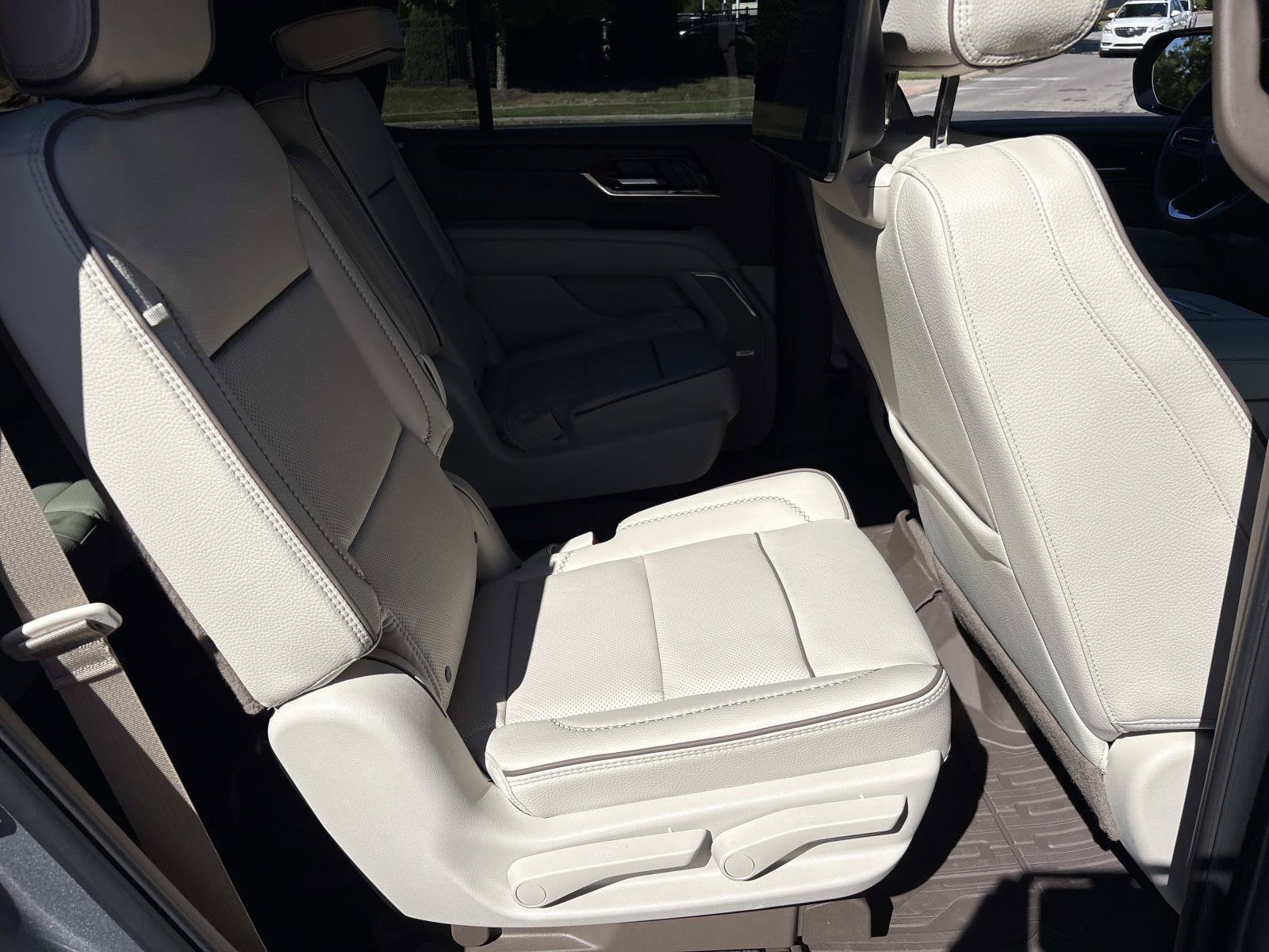 Used 2026 GMC Yukon Denali w/ Denali Reserve Package AWD/4WD image 34