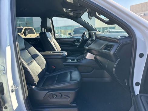 Used 2024 Chevrolet Suburban LT RWD image 20