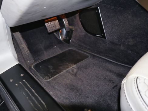 Used 2014 Aston Martin Vanquish Volante image 23