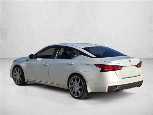 Used 2019 Nissan Altima 2.5 SR FWD image 7