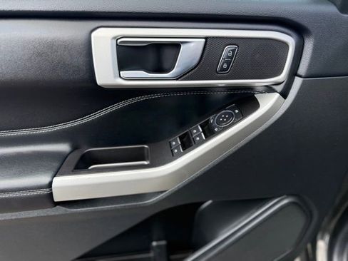 Used 2022 Ford Explorer XLT w/ Equipment Group 202A image 18