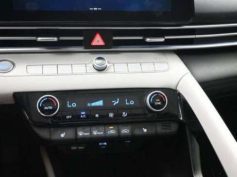 Used 2024 Hyundai Elantra Limited FWD image 18
