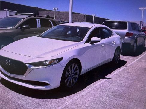 Used 2023 MAZDA MAZDA3 s FWD image 1