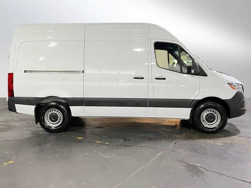 Used 2025 Mercedes-Benz Sprinter 2500 image 2