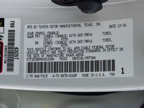 Used 2017 Toyota Tacoma TRD Off-Road image 29