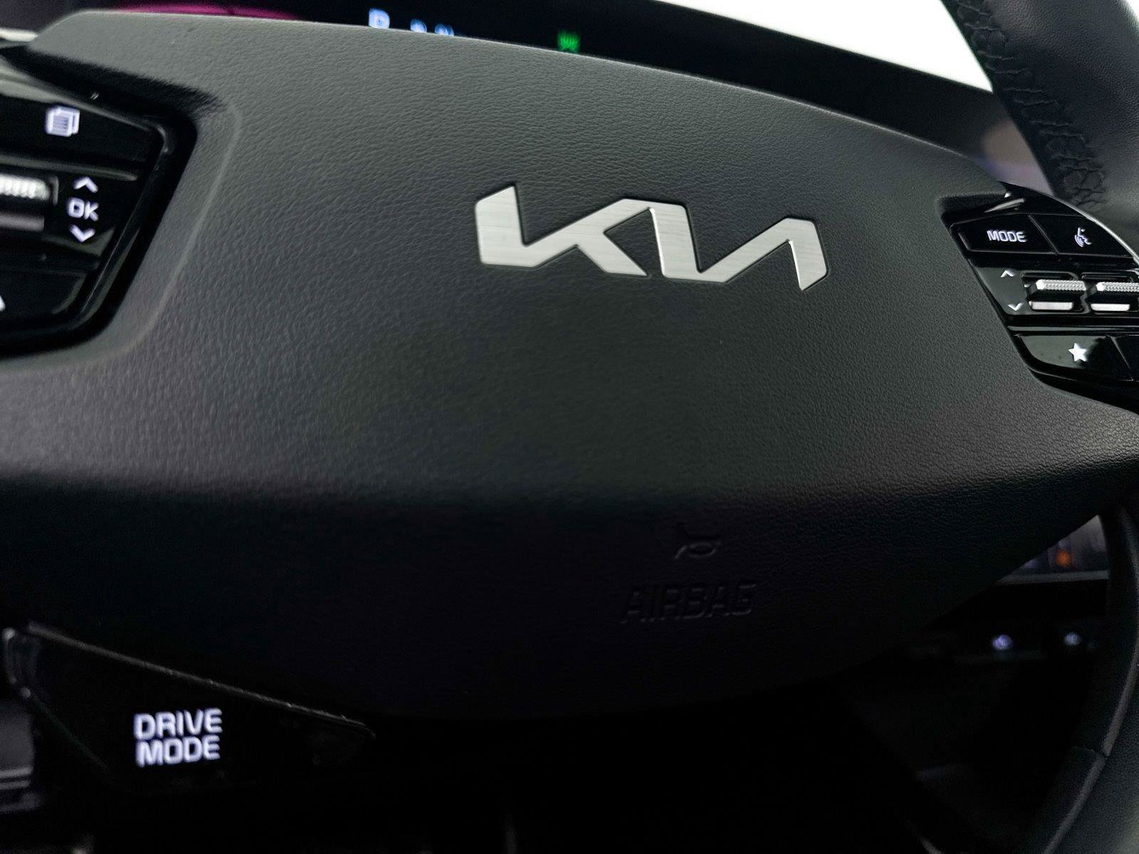 Used 2023 Kia Niro EX Touring FWD image 10