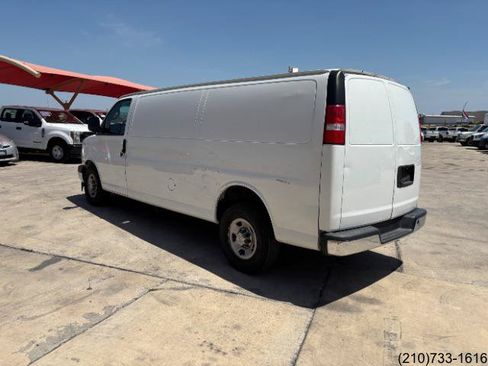 Used 2019 Chevrolet Express 3500 Extended w/ Driver Convenience Package RWD image 5