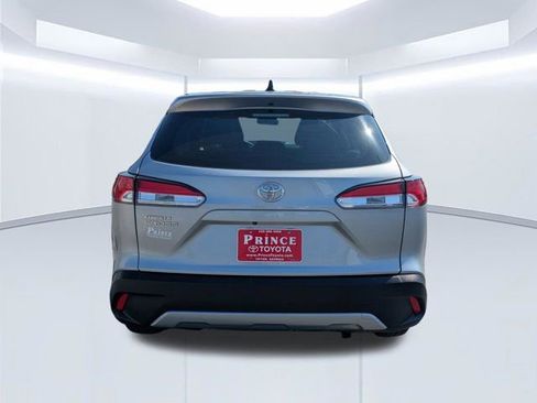 Used 2024 Toyota Corolla Cross L image 4