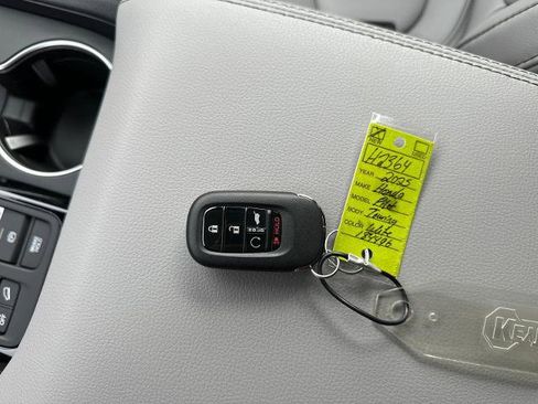 New 2025 Honda Pilot Touring image 11