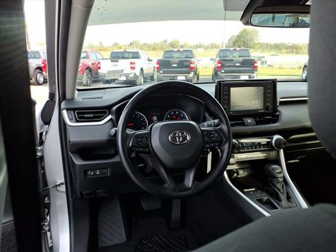 Used 2022 Toyota RAV4 LE image 14