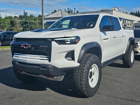 Used 2025 Chevrolet Colorado ZR2 w/ Technology Package AWD/4WD image 7