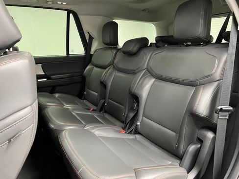 Used 2025 Ford Expedition Active AWD/4WD image 41