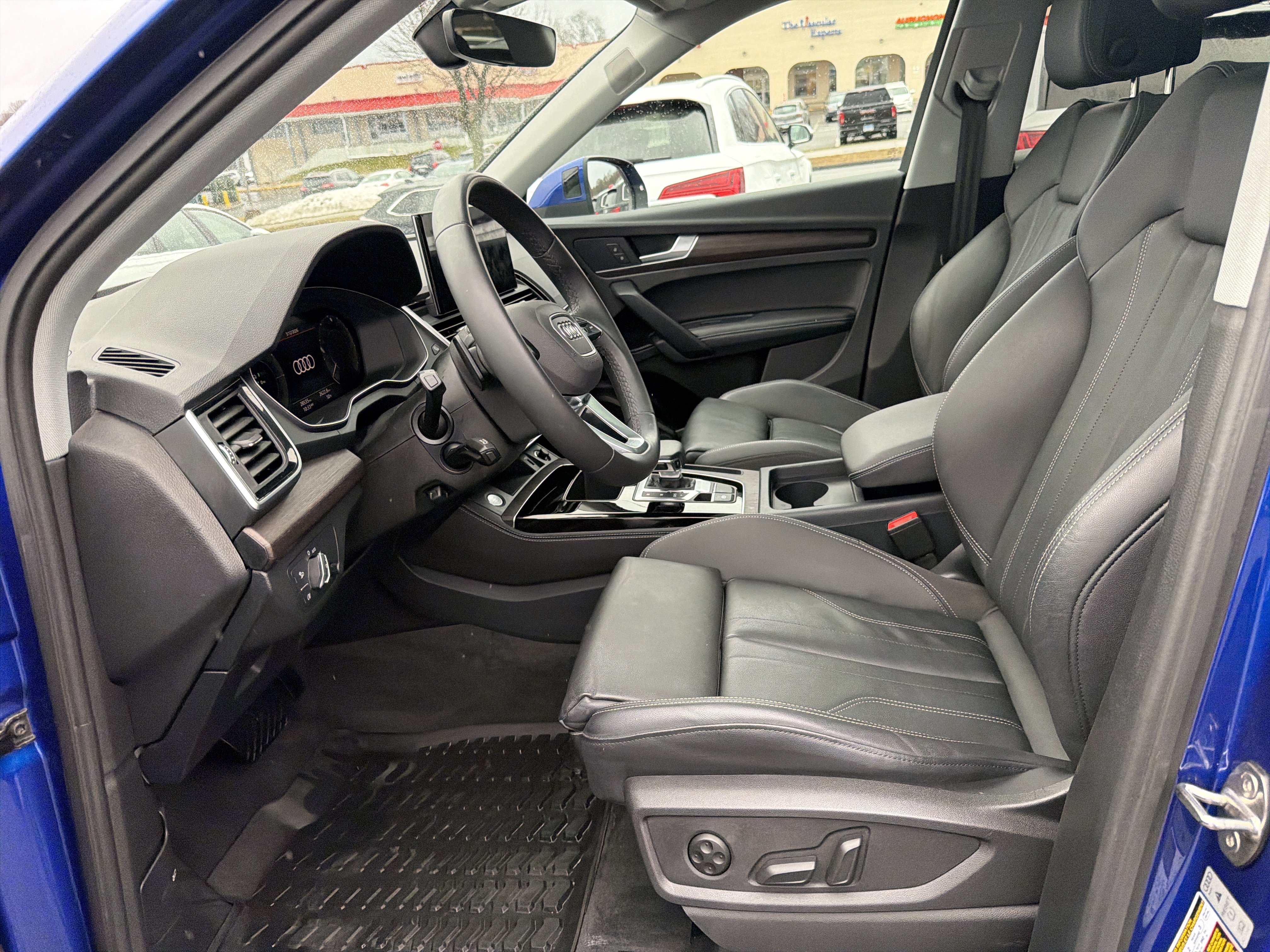 Certified 2024 Audi Q5 e Premium Plus w/ Premium Plus Package AWD/4WD image 5