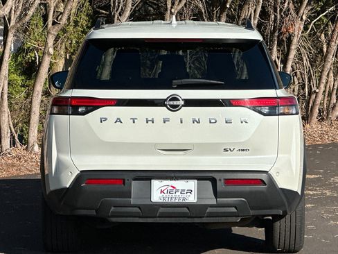 Used 2024 Nissan Pathfinder SV image 5
