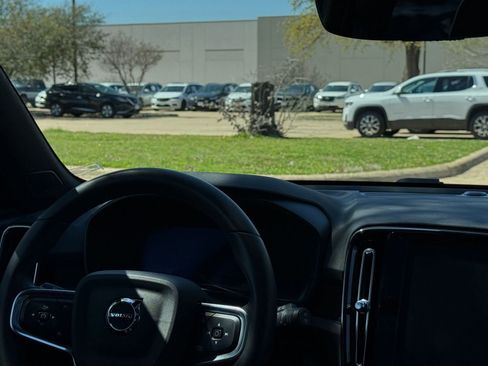 Used 2023 Volvo XC40 Recharge Plus image 41