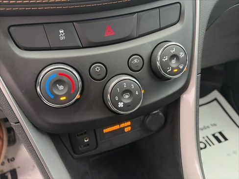 Used 2021 Chevrolet Trax LT w/ Premium Seat Package image 16