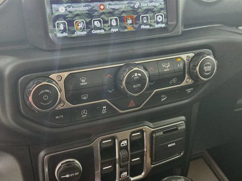 Used 2020 Jeep Wrangler Unlimited Sahara AWD/4WD image 17