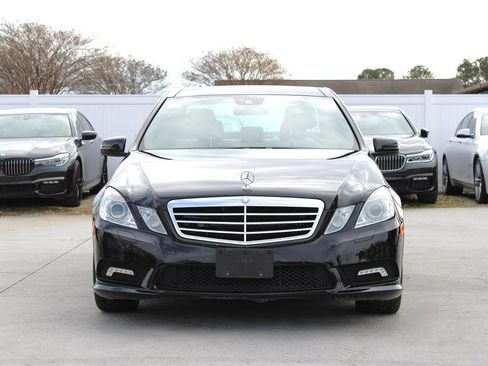 Used 2011 Mercedes-Benz E 550 4MATIC Sedan image 2