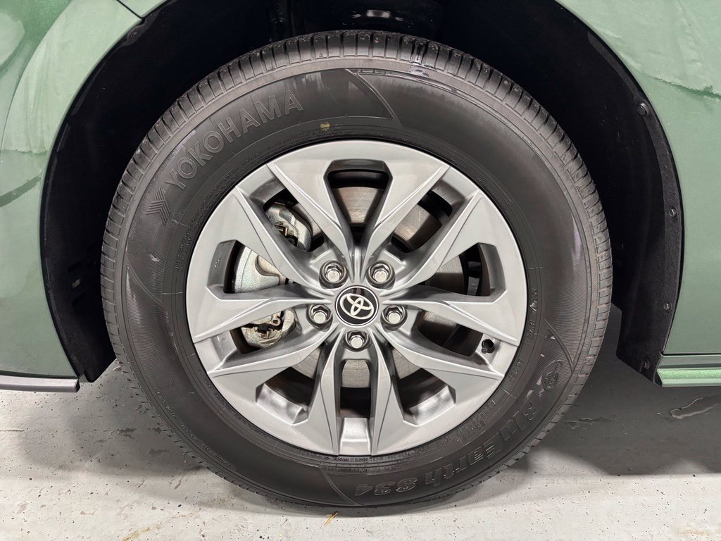 Used 2026 Toyota Sienna LE FWD image 68