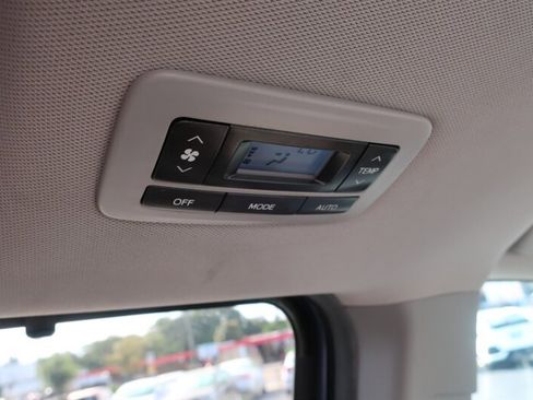 Used 2015 Toyota Sienna XLE Premium image 29