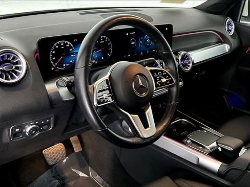 Used 2023 Mercedes-Benz GLB 250 4MATIC image 17