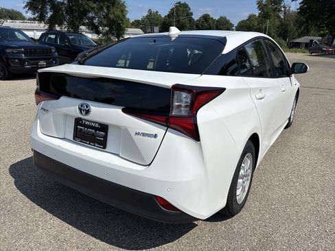 Used 2022 Toyota Prius LE FWD image 3