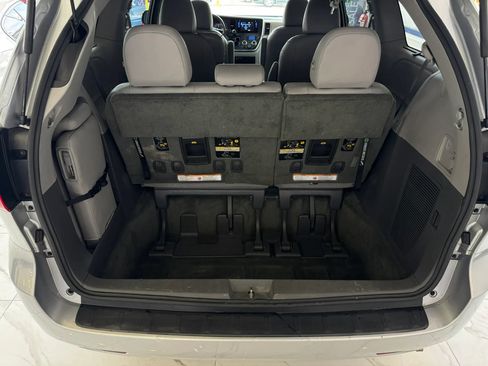 Used 2016 Toyota Sienna XLE FWD image 26