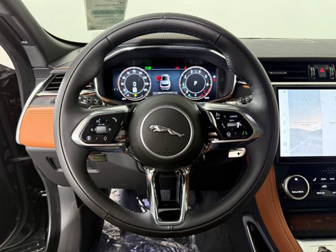 New 2026 Jaguar F-PACE R-Dynamic S image 17