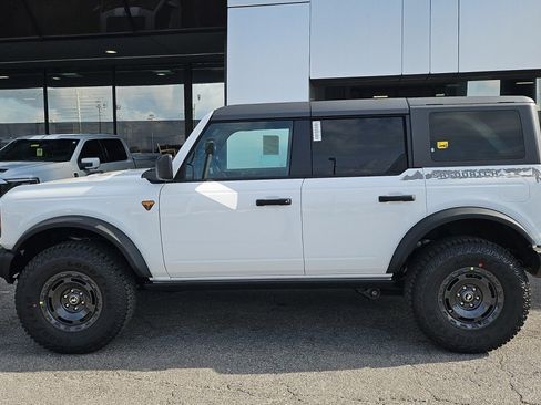 New 2025 Ford Bronco Badlands w/ Sasquatch Package AWD/4WD image 3