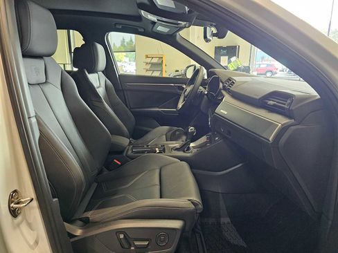 New 2025 Audi Q3 2.0T Premium image 11