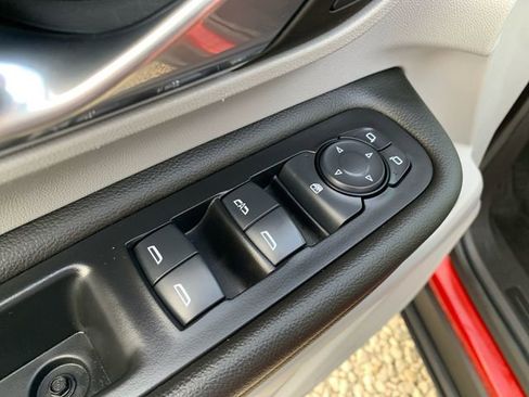 Used 2024 GMC Terrain SLE image 17