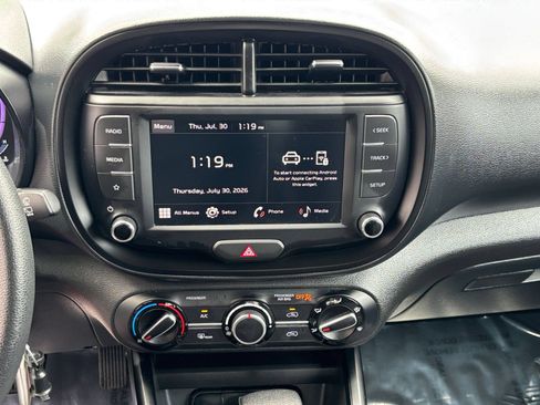 Used 2025 Kia Soul LX w/ LX Technology Package FWD image 14