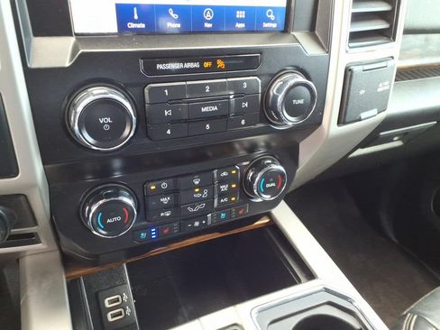 Used 2020 Ford F150 Lariat RWD image 30